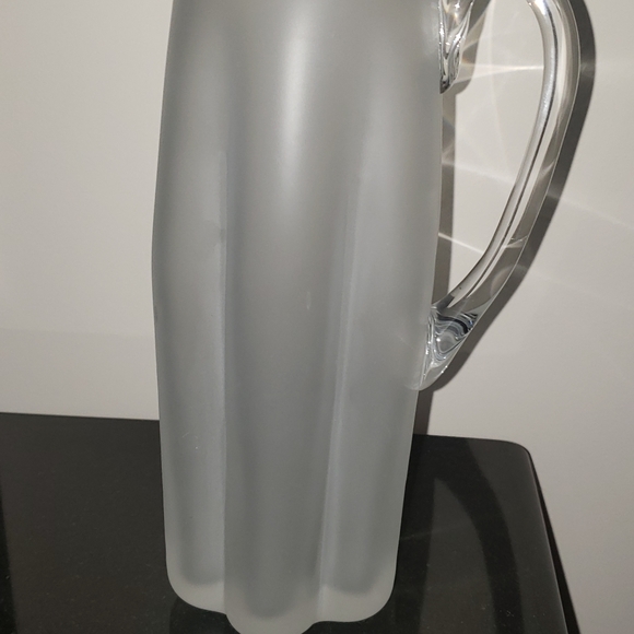 Frosted glass pitcher and 2 glasses or vases - Picture 3 of 8